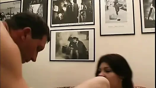 Seksi genç kız gerçekten çok güzel göt sikiliyor ve büyük amatör yarakla ağzına boşalıyor