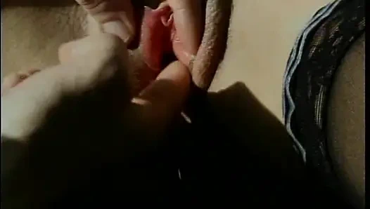 Klasik sarışın orta yaşlı seksi kadın açık havada sert sikiliyor