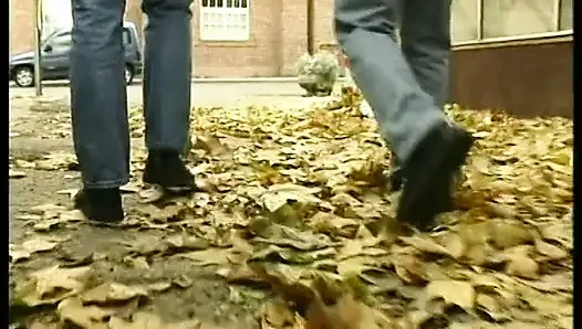 Nettes brünettes teen fickt älteren schwanz