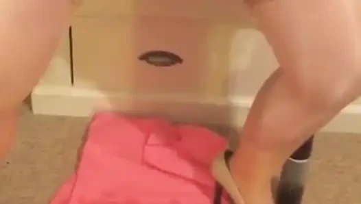 Nyonya nauty meniduri vaginanya dengan tongkat baseball