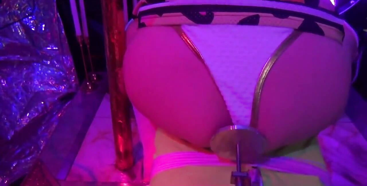 Toypleasurexxx - a Golden Toy for My Young Ass