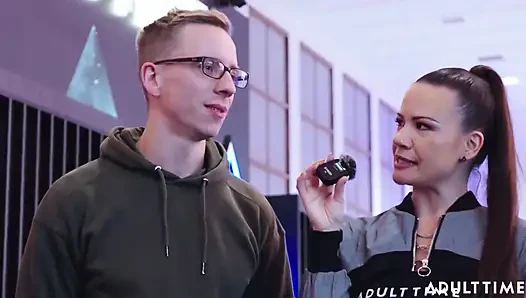 Adult Time Vists Немецкая порно конвенция | С участием Alison Rey | Венера Берлин 2025