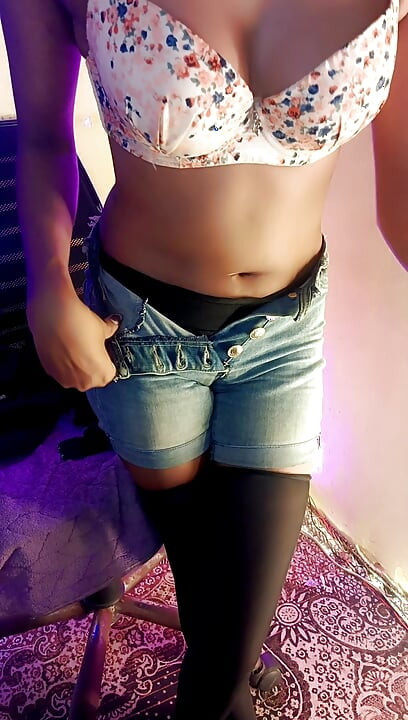 Szerepjáték melltartó bemutató show videohívásban