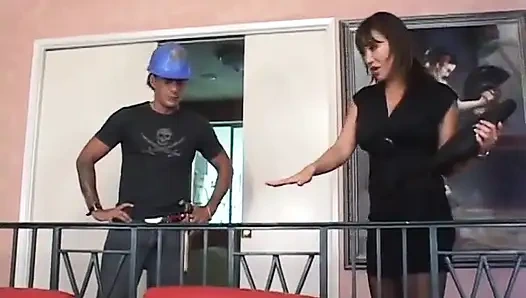 Грязная шлюшка Ava Devine в сексуальном нижнем белье готова получить удовольствие от задницы