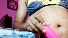 인도 섹시녀가 크로스드레서가 되어 브래지어를 착용하고 바이브레이터로 따먹히다