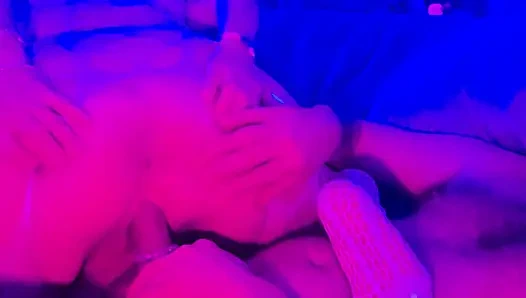 Gerçek kız arkadaş erkek arkadaşına ıslak gırtlağına kadar sakso çekiyor - ev yapımı amatör