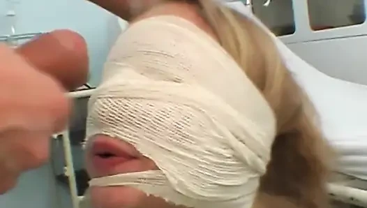Ngentot pantat seksi rambut pirang, fingering memek, jilat kaki