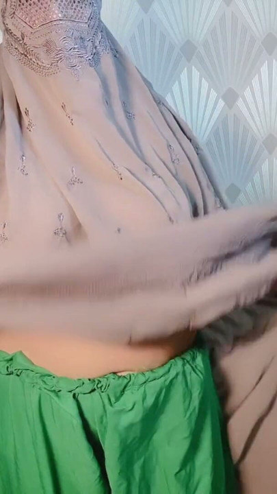 Horny pathan girl with big ass.pushing a cucumber inside her ass and pussy | Clip 1