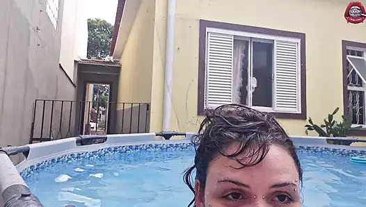 Deine Schlampen-nachbarin Zeigt Sich Im Pool