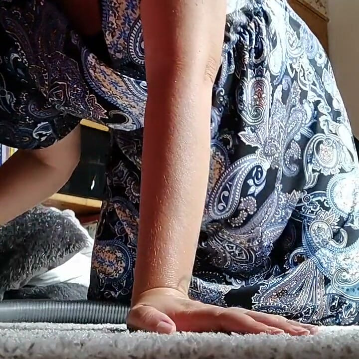 Deep Cleaning Carpet, Bare Feet, and Vacuum Cleaners at Full Power