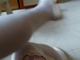 Pompa paten putih dengan penggoda pantyhose 3