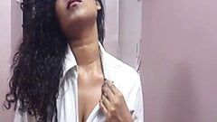 Indisches Sexvideo von Amateur-Pornostar Lily Masturbations-Sex