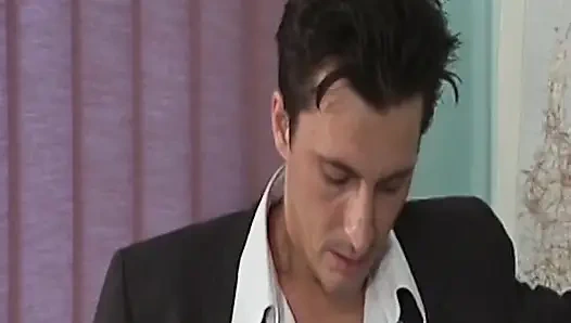 Sekretaris seksi jerman dientot habis-habisan di kantor