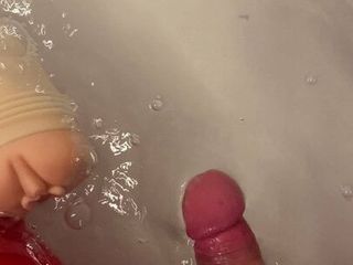 Masturbation dans mon bain en collant rouge