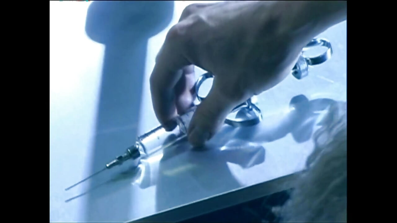 एशले लॉन्ग द सिक अवेकेंस