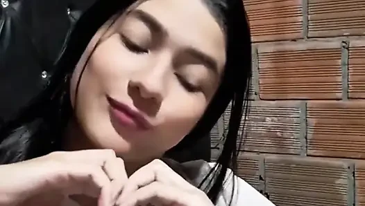 Yuliethgomez mencuri panggung dengan tenggorokan mentah-mentah