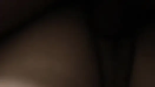 Hizmetçi kasten iç çamaşırı giymedi, böylece işvereni tarafından sikiliyor, en son Endonezya pornosu