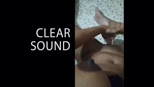 Indyjska pielęgniarka Radha masturbuje się i palcami jej mokrej cipki hardcore - czysty dźwięk, głośne jęki