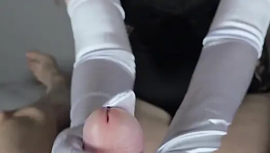 Страстная дрочка ногами в белых атласных перчатках! От первого лица!