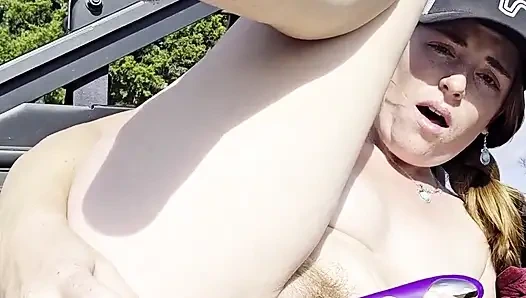 Si cewek hot rambut merah dientot habis-habisan sama kontol raksasa pria kulit hitam sambil ngomong jorok