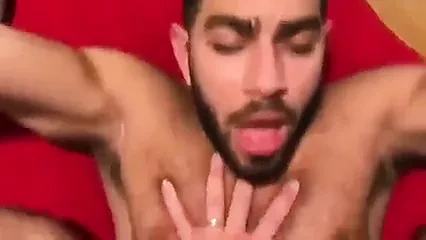 Phagot bich ho jata hai garabar