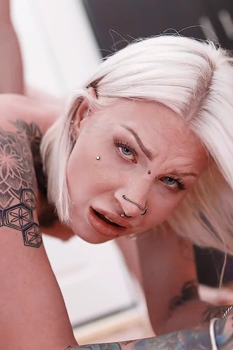 Seksi plavokosa princeza 69 Imam svoj posao u dupetu