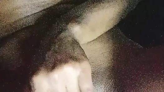 Öğrenci sulu amcığını parmaklıyor