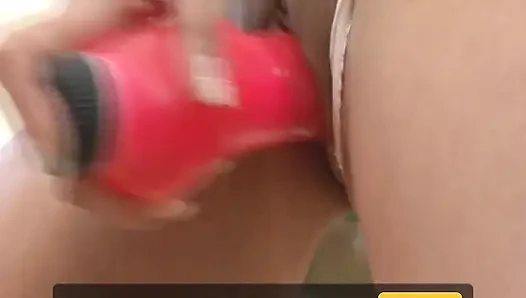 Andrea b liebt ihren dildo