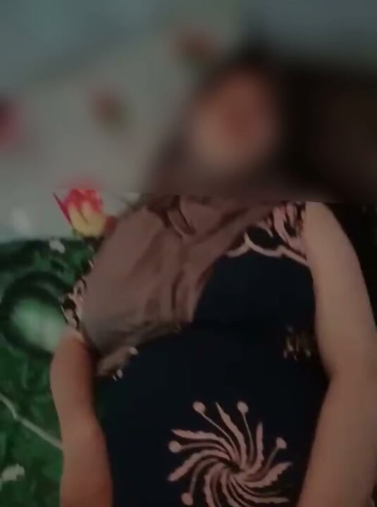 O suspiro de uma garota da vila de hijab é realmente muito delicioso parte 2