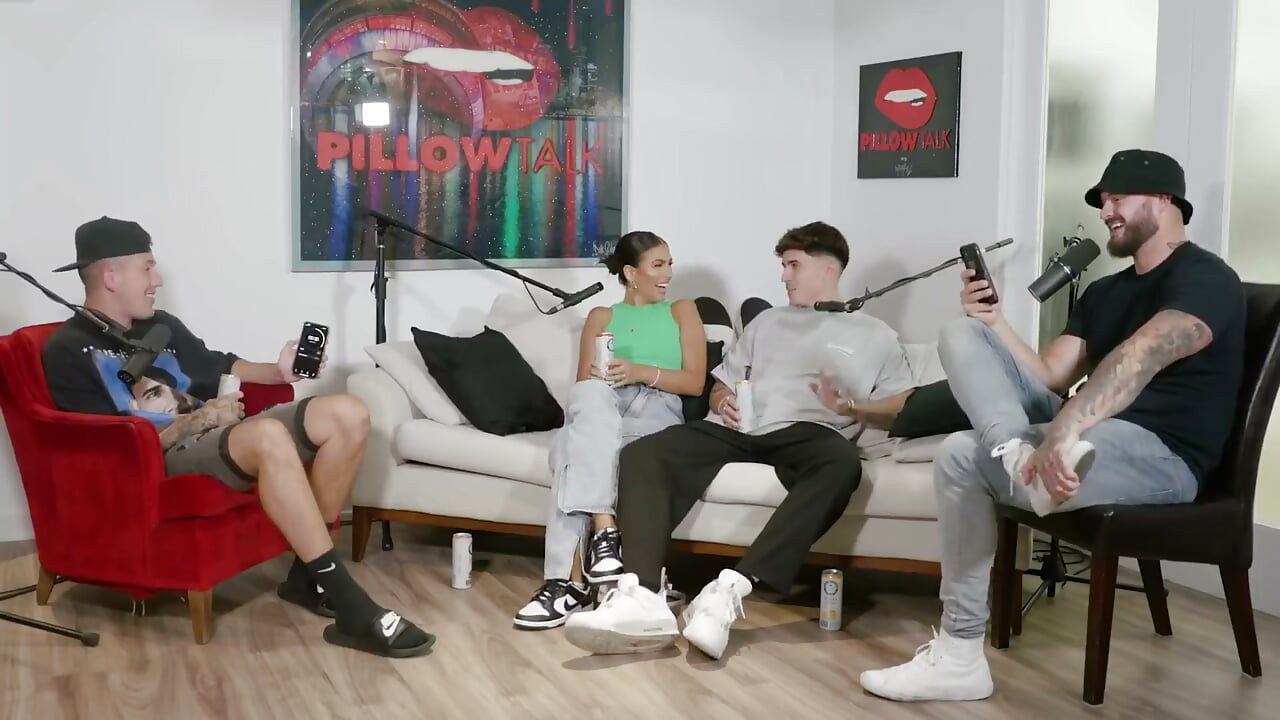 Cam Holmes on, tôi với Emily Faye Miller