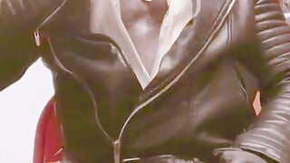 Maskirana Kožno Odjevena Igra se s Bradavicama Napuhani Trbušni Dim