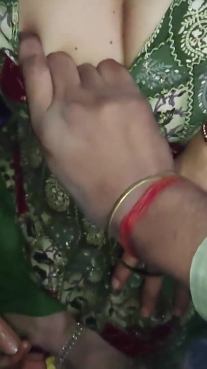 Dever flirtet mit Bhabi volles schmutziges Hindi-Gespräch, Desi küche sex holi festival | Clip 1