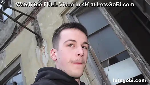 Cewek itu udah nyepong kontolnya jadi aku harus liat rasanya di letsgobi