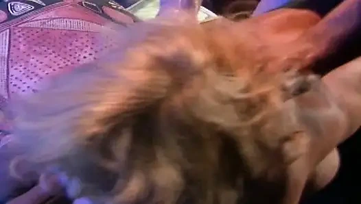 Cewek nakal rambut pirang dengan toket besar lagi asik dicrot di muka