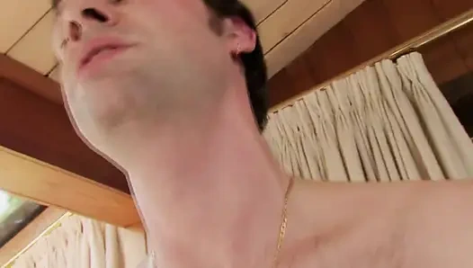 Eine geölte massage für brünettes schätzchen