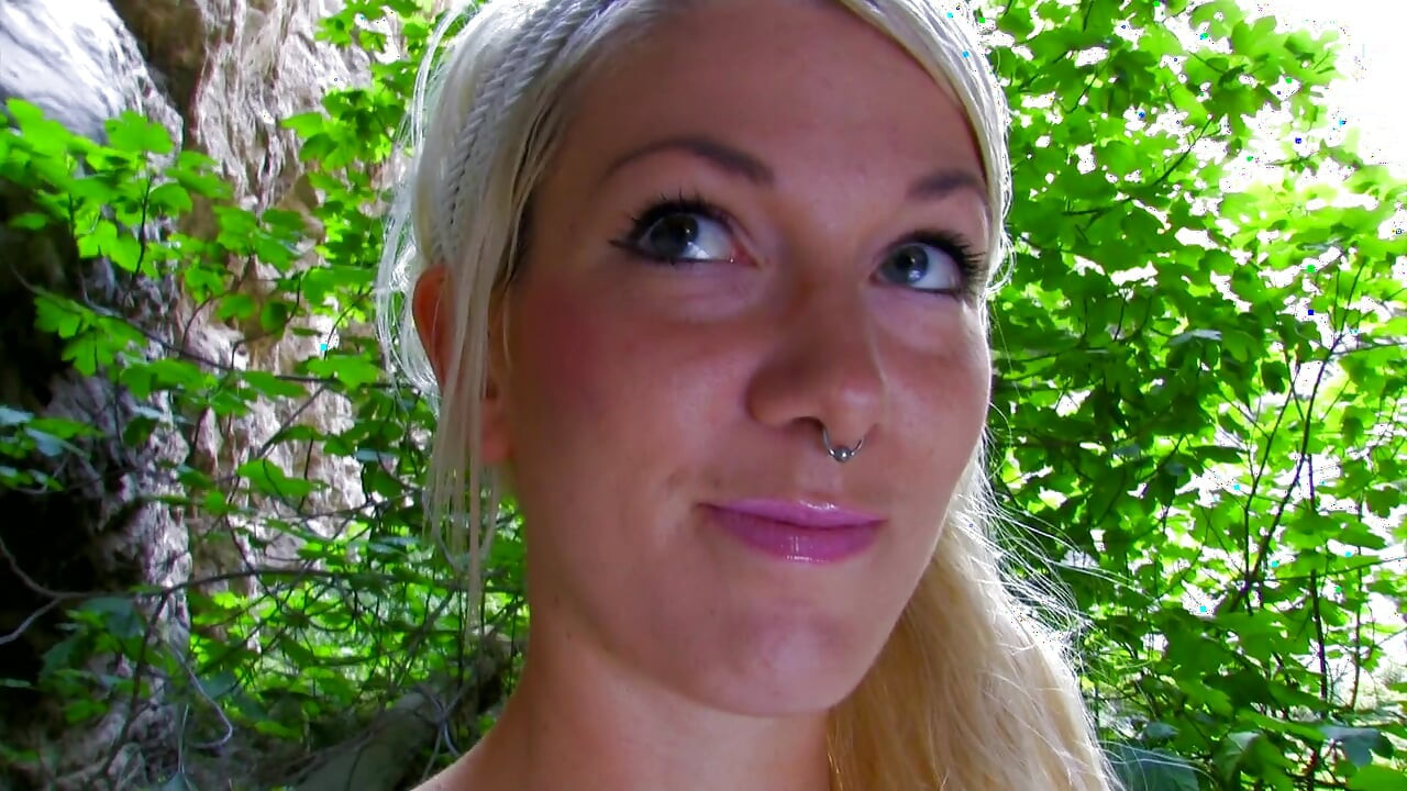 Batendo na prostituta francesa no cu dela