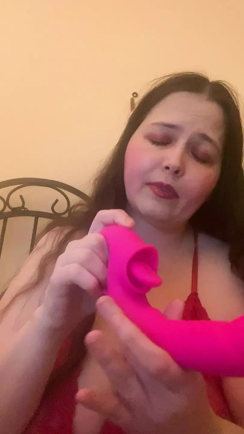 Sex Toy Review and Demonstration:  Clitoral Licking G Spot Vibrator