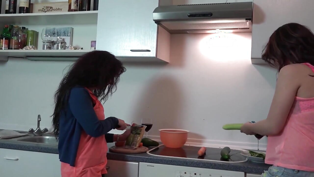 來自法國的女同性戀寶貝玩弄大玩具