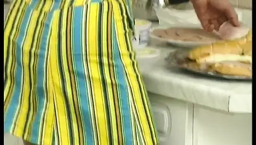 Rothaariges teenie wird von alter fella hart gefickt