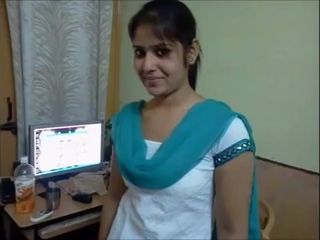 Cô gái Tamil nói chuyện điện thoại nóng bỏng