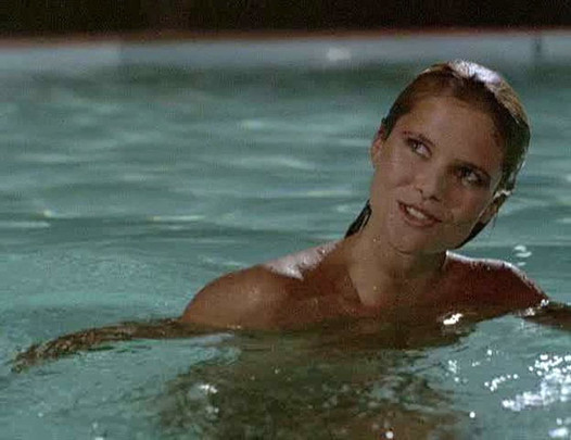 Christie Brinkley escena desnuda en vacaciones - scandalplanet.com