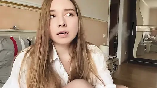 Beyaz külotlu ıslak amcıkla mastürbasyon