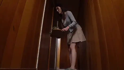 Sonunda iki yalnız. Endişe tehlikeli yakınlığa dönüşüyor