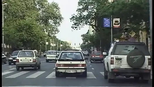 Ateşli seksi vahşi esmer için büyük bir yarak