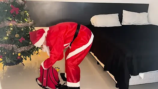 My Christmas Gift: A Stranger on the Street Smashes My Ass