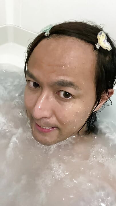 나오지 않은 정액이 점점 단단해지고 있어요,