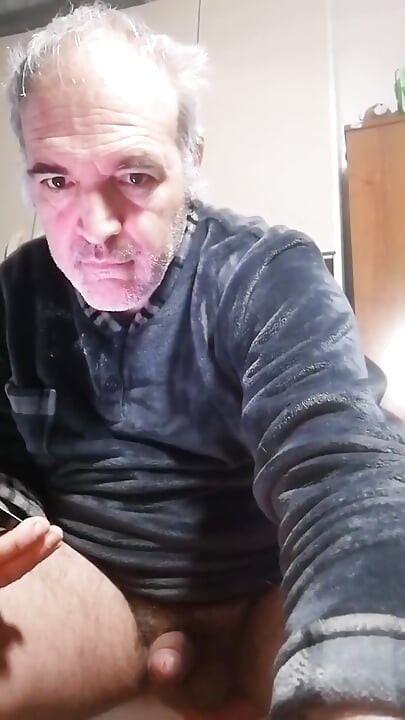 Πρέπει να γλείψεις καλά τον σκληρό πούτσο μου!