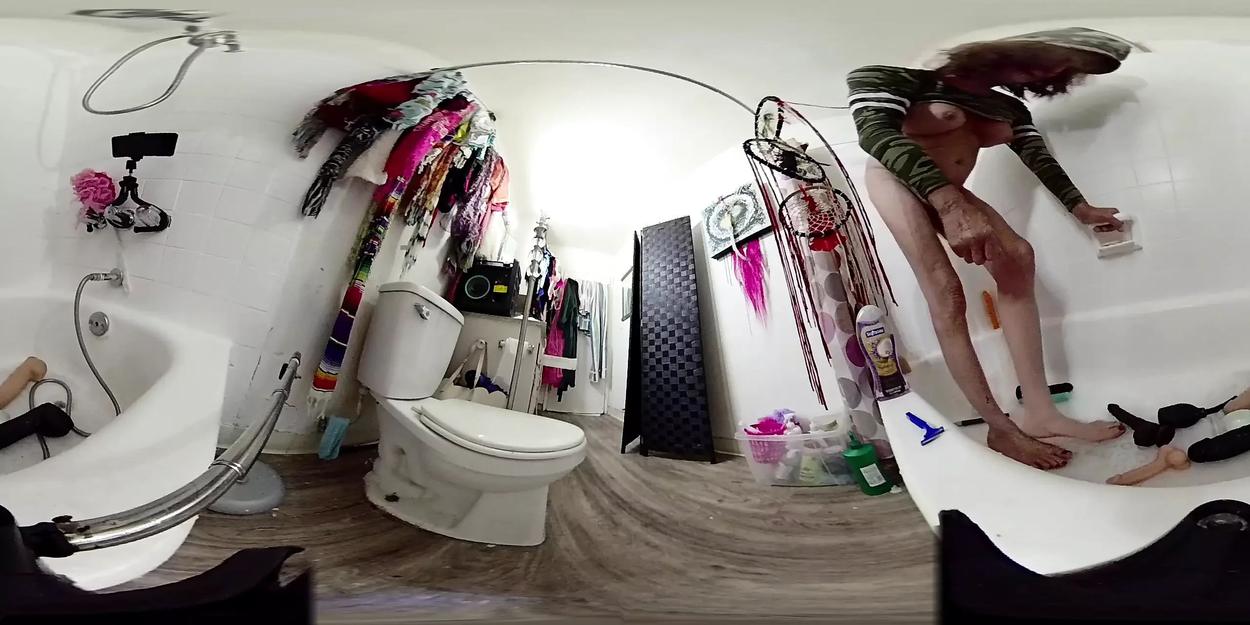 Lizzy yum vr junio 2025 masturbación dilatada en el baño, paja amateur, tetas grandes, juguete sexual, solo (dilatarse masturbándose 35)