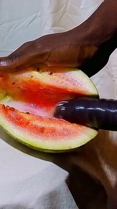 Male masturbation porn using sweet watermelon as a wet pussy. I fucked & enjoyed while watching female hot pussy till I got cum | Clip 1