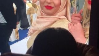 Cum homenaje para golden hijabi yasmin